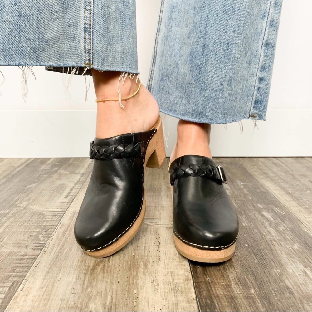 Aetrex Black Leather clog size 10